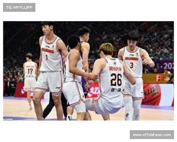 杜锋亮相恩平篮球之夜 助力CBA青训发展打造未来之星 杜锋亮相恩平篮球之夜 助力CBA青训发展打造未来之星