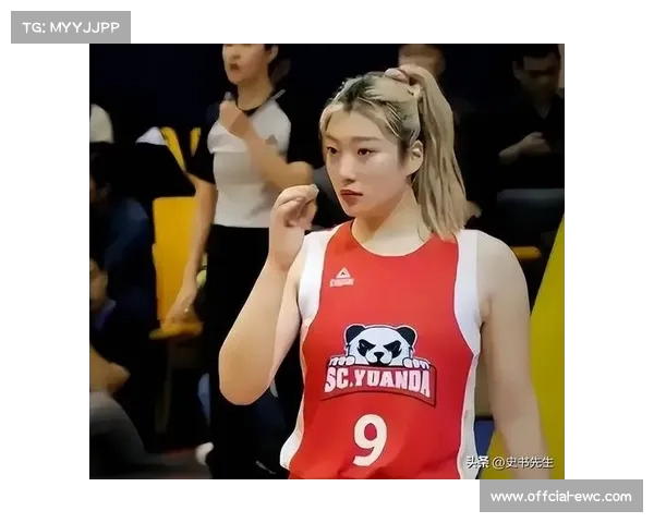 女篮世界杯中美决赛对峙，李梦关键三分引发现场万人欢呼